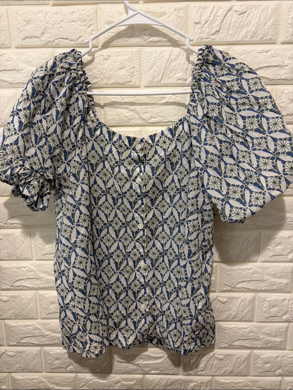 Caslon White and Blue Geo Puff-Sleeve Button Front Blouse
